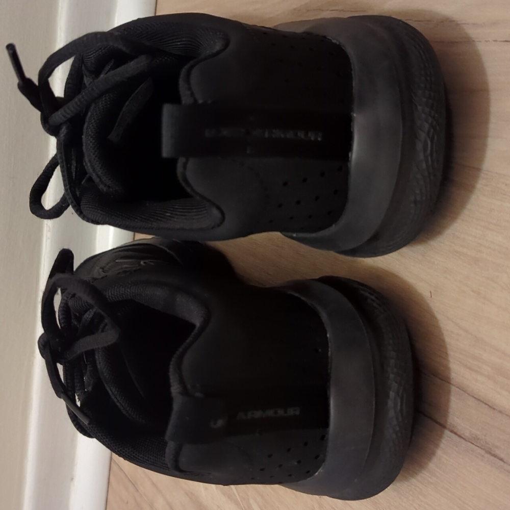 Sz.8 Under Armour Charged Assert All Black Sneakers - Picture 9 of 14